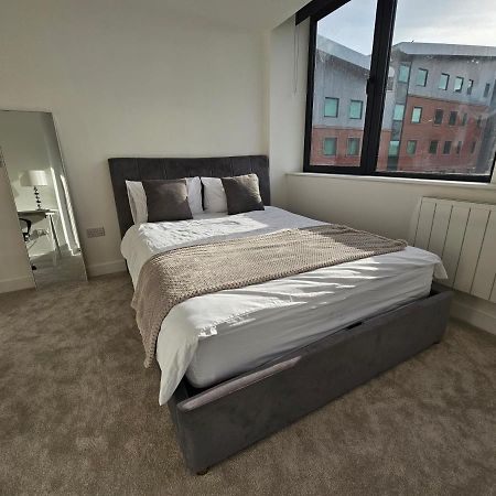 Brand New Trafford Apartment Manchester Buitenkant foto