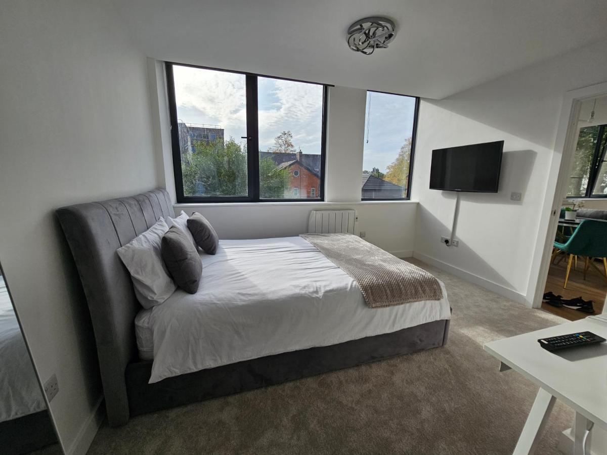 Brand New Trafford Apartment Manchester Buitenkant foto