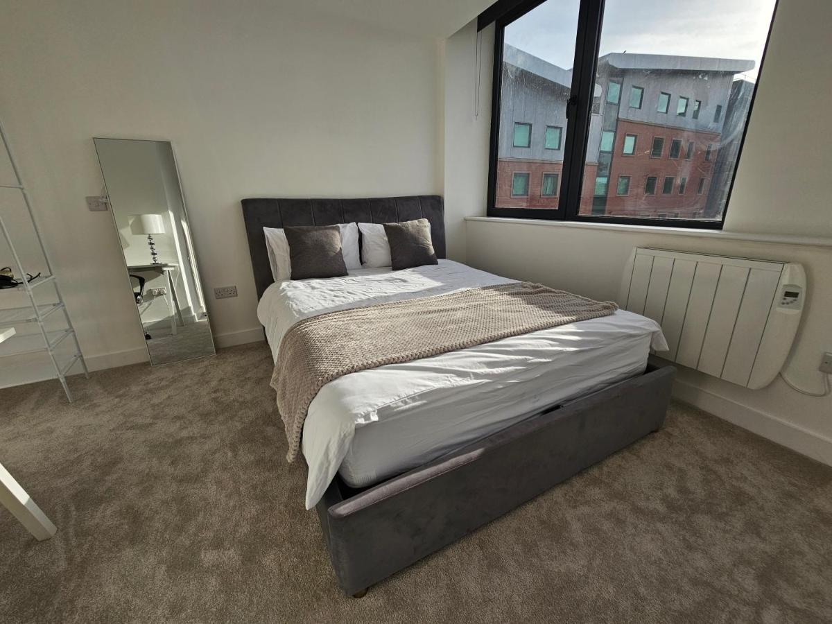 Brand New Trafford Apartment Manchester Buitenkant foto