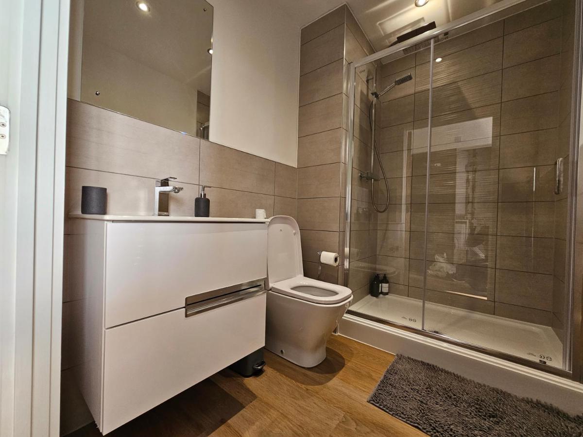 Brand New Trafford Apartment Manchester Buitenkant foto
