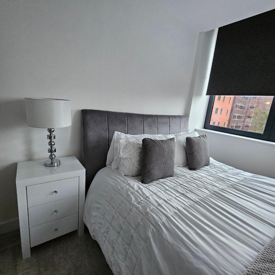 Brand New Trafford Apartment Manchester Buitenkant foto